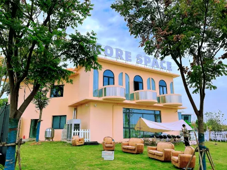 More Space Homestay Отели рядом с достопримечательностью «Jiuzhen Forest Park»