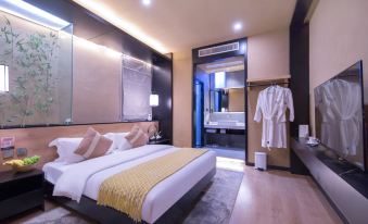 Tengchong Yunting Flower Step Coffee Theme Inn