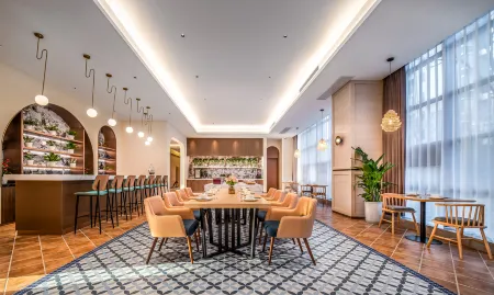 O.LIVE Social (Zhijiang Aomei Times Square Hotel)