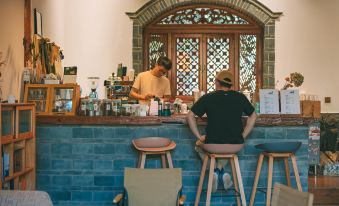 Xiheyuan Homestay (Jianshui Ancient City Small Train Store)