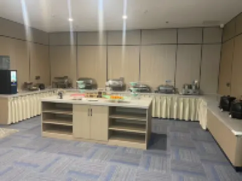 Super 8 Select Hotel (High-speed Railway Station Central Shopping Mall Pedestrian Street)