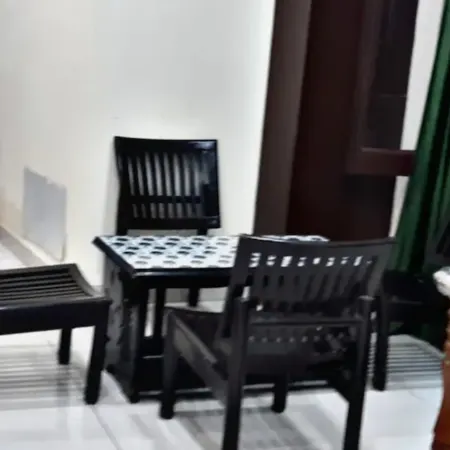 Goroomgo Madhu Palace Katra