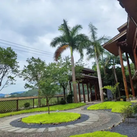 BamabainiaozhuangHotel