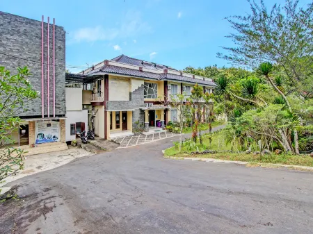 Collection O Gunung Kidul Near Baron Beach Formerly Orchid Hotel Отели рядом с достопримечательностью «Kukup Beach»