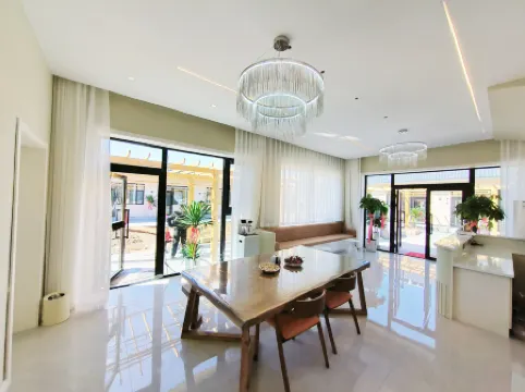 Flowers Bloom in the Western Regions homestay