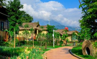 Yunnan HuayaoDai Kaiyuan Senbo Resort Hotel