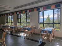 Baoxing Jiawa Aliye Luxury Holiday Camp