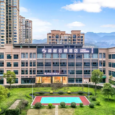Kuoyue Yunqi Hotel (Fengjie High-speed Railway Station)