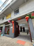 Yi Family Homestay (Shiping Ancient City Branch) Hotels near Yuanjiagu Former Residence