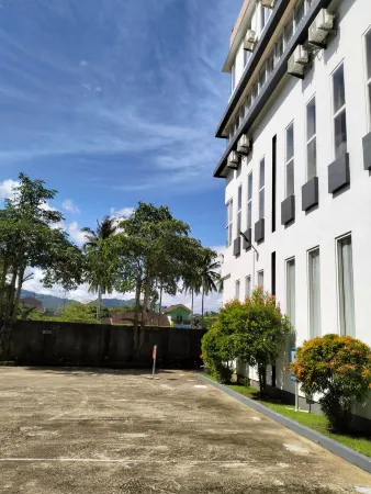 Hotel Grand Bromo Pacitan Отели в г. Пачитан