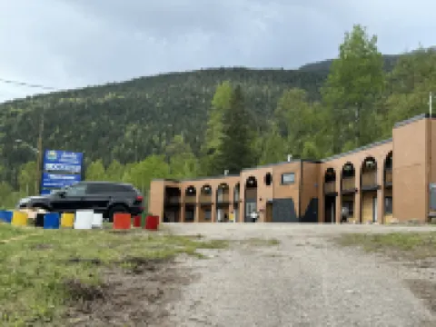 Avola Mountain Lodge Hotels in 