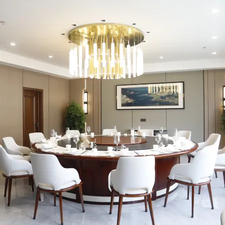 Delingha Shicheng Garden Hotel