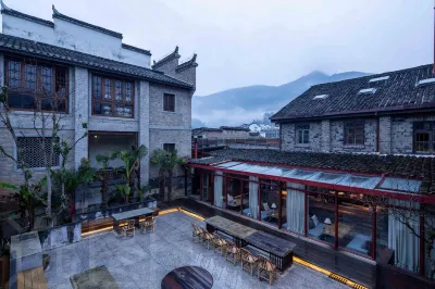 Village Head Fang F · Village (Wuyuan Branch) Hotels near Chapingtan