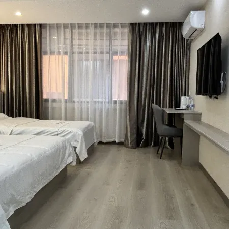 Qiqi Hotel (Longnan High-Speed Railway Station First People's Hospital) Отели в г. Луннань