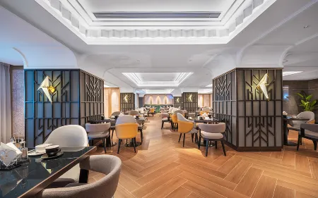 Madison Hotel Heze Wanda Plaza Отели рядом с достопримечательностью «Heze University North Campus»