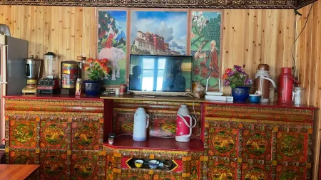 Laigu Ice Lake View Hotel Отели рядом с достопримечательностью «Ranwuzhen»