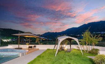 SevenMeet·180° Mountain View Ski Resort Homestay (Anji Yunshang Grassland Branch)