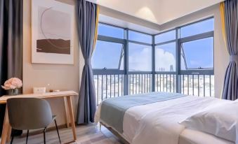 Qingcheng Smart Apartment (Zhuhai Gongbei Zhong'an Plaza)