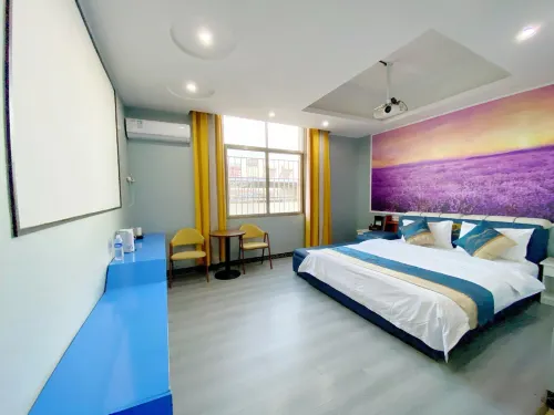 Yuanmou Platinum Love Holiday Hotel
