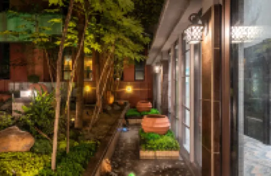 藝龍安雲飯店（貴陽黔靈山公園北京路地鐵站店） 黔靈山公園附近的飯店