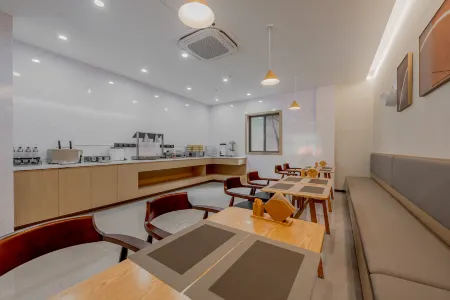 Elong Me Anlai Hotel (Nanjing Yangzi Petrochemical Dingjiashan Road) Отели рядом с достопримечательностью «Wanshougong»