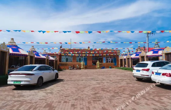 察右中旗輝騰錫勒草原牧都民宿