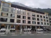 Wenchuan Wolong Shiguang · Xingchen Homestay Hotels in Wolong Nature Reserve