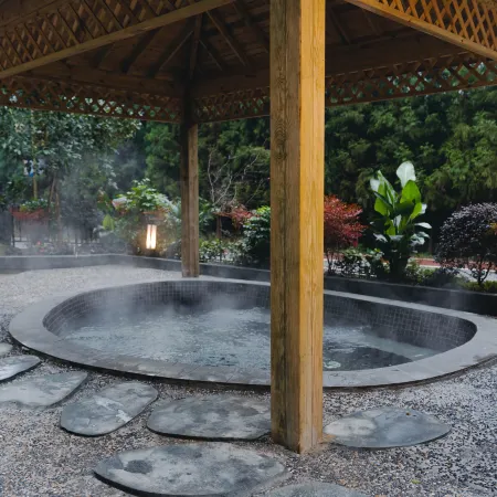 Boji Cai Hot Spring Homestay (Ya'an Zhougong Mountain Hot Spring)
