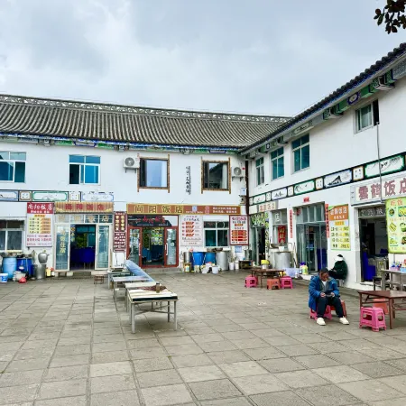 Jizu Mountain Sunrise Viewing Lingshan Yunqi Homestay (Jinding Temple)