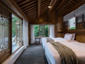 Shilily WeiYan Heritage Hot Spring Resort Hotel