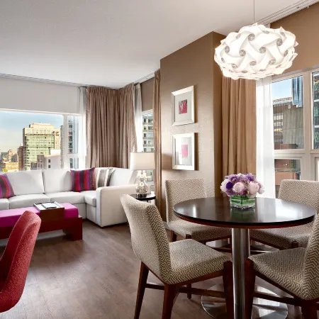 Auberge Vancouver Hotel