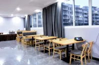 Ruijing Hotel - parking