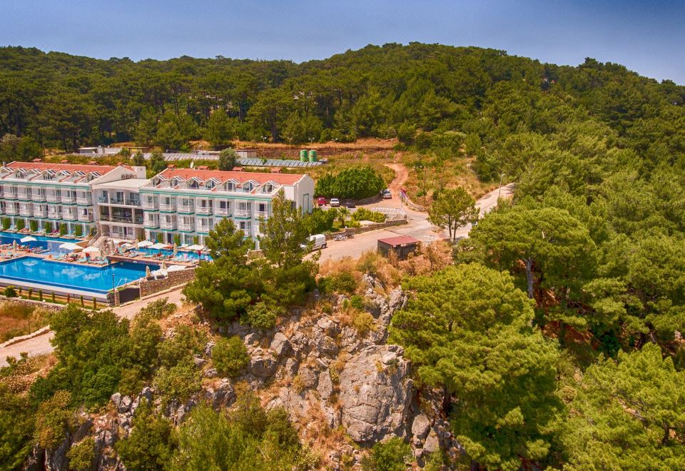 Sertil Deluxe Tropical Suites - Housity
