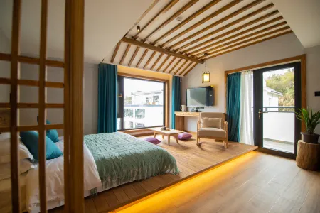 Huangshan City Yunshan ferry fish hot spring hotel Отели рядом с достопримечательностью «Dreamed Pen of Fine Essays (Bi Sheng Hua)»