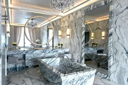 Hotel de Crillon A Rosewood Hotel Отели рядом с достопримечательностью «Сад Отель де Сан»