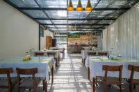 Range Rover Court Hotel (Yulonghe Branch in Yangshuo)
