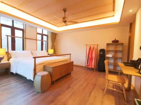 Qiuhai Hanshe Homestay Отели в г. Менхай