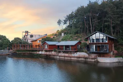 Yiyun Country House (Wudang Mountain Entrance Store)