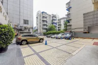 Crescent Moon Hotel (Chengdu Chunxi Road Tianfu Square Station) - parkir