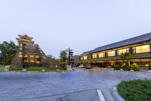 Liaocheng Lizhou Puyue Hotel (Dongchang Lake Branch, Liaocheng Water Ancient City) - parking