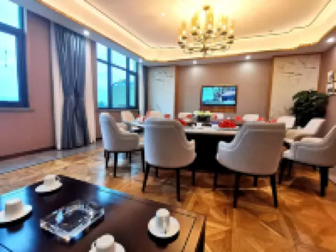 Chenggu liquor building Hotels in Chenggu