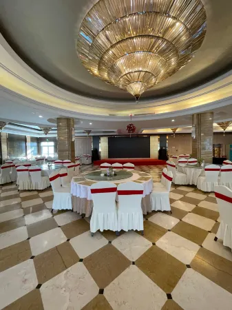 Qemo Hotel (Qemo People's Government Branch) Отели рядом с достопримечательностью «Tarim Desert Highway»