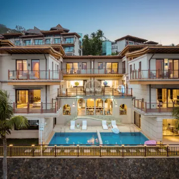 Wanning Half-Mountain Seacliff Lighthouse Pool Villa (Shenzhou Peninsula Potougang Branch)