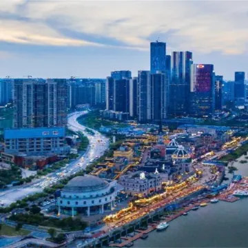 Poya Light Luxury Hotel Отели рядом с достопримечательностью «Wuyi Square»