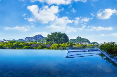 Boyin Yinianjian Hotel (Guilin Two Rivers And Four Lakes Elephant Trunk Hill) Hotels near Zizhou Island