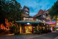 Floral Hotel·Wang Yan Bieyuan Hotel (Leizhou Maode Gonggucheng Store) Hotels in Leizhou