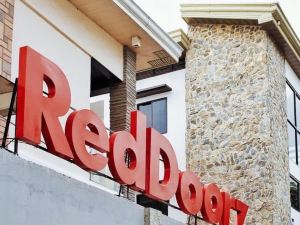 RedDoorz Plus @ Lumberio's Travel Inn and Resort Mauban