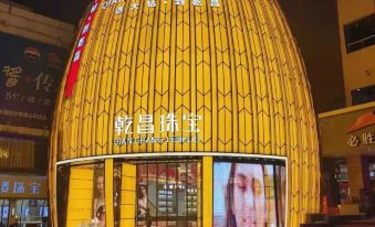 Xingyi Designer Hotel (Zhengzhou Erqi Square David City)