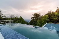 Tianmu Mountain TianMUyin Hotel, Xinchang - Infinity Pools
