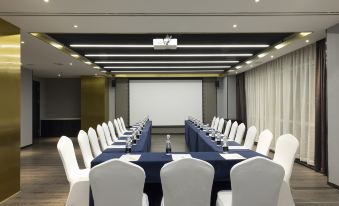 Holz Hotel (Shenyang International Exhibition Center New South Railway Station)